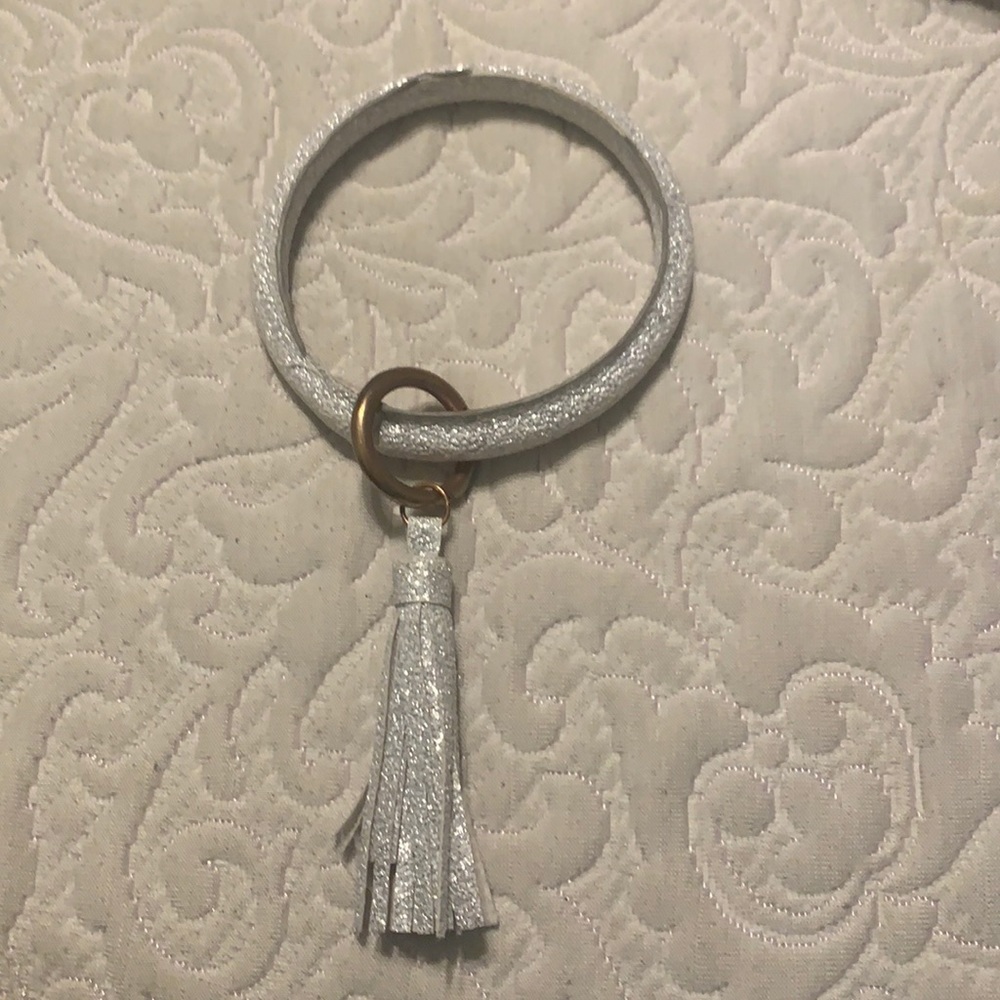 Key chain with tassell